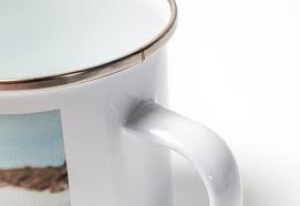 Denn wer will schon auf seine lasagne, den selbst gebackenen kuchen oder frisches brot verzichten? Emaille Tasse Mit Personalisierung Bedrucken Smartphoto