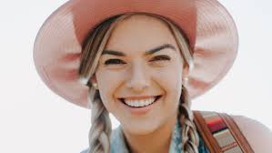 Jessie Ritter, Destin, Florida singer-songwriter releases "The Sand And the  Sea"