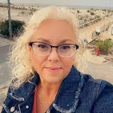 Doreen Hendley's Instagram, Twitter & Facebook