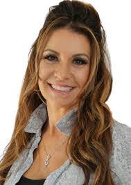 Christina Echeverria's Instagram, Twitter & Facebook