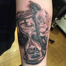 Hourglass Shaped Tattoo Google Search Tatuagem De Ampulheta Tatuagem Tattoo Ampulheta