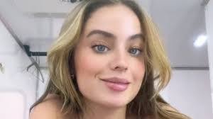 Nicole Curiel's Instagram, Twitter & Facebook