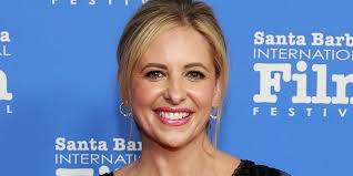 Sarah Michelle Gellar Has Sculpted Legs In Pantsless Outfit Pics