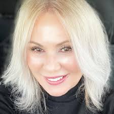 A little #throwbackthursday in honor of our founder Paula Begoun's  birthday! She looks just as glam now as she did in the 80s. 35 years ago,  Paula shook up the beauty world