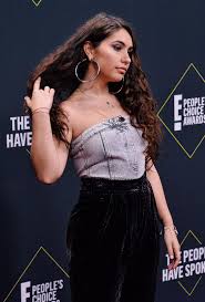 A picture of alessia with her parents can be seen here. Alessia Cara Alessia Cara Style Alessia Cara Fav Celebs