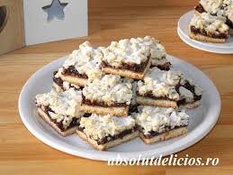 Turnam umplutura peste blatul copt si o nivelam pe toata suprafata. Absolut Delicios Prajitura Cu Gem Si Aluat Razuit Prajitura Rapanoasa Prajitura Raioasa Reteta Video