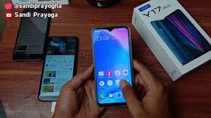 Secara umum pada smartphone, cara screenshot pada layar vivo relatif sama yaitu dengan kombinasi tombol, dengan gerakan 3 jari dan bisa juga dengan menggunakan aplikasi dari playstore. Cara Screenshot Layar Vivo Y17 Tutorial Pengguna Hp Vivo Youtube