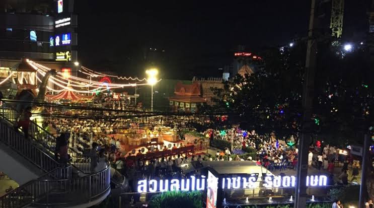 Mga resulta ng larawan para sa Suan Lum Night Bazaar , Bangkok"