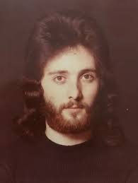 I kind of hate today. That's ok tho. Gonna hit the gym and work out those  emotions! Shouts to anyone without fathers around today. Stay strong .  💪🏻. My pops was a