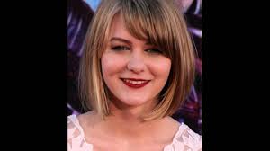 Wir möchten hier unsere frisuren zeigen. Collarbone Bob Mit Schragem Pony Frisur Youtube