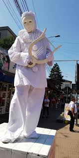 Scopul festivalului este de a reînvia istoria prin teatralizarea celor mai aprige bătălii istorice și organizarea unei parade de excepție a celor mai importante personalități ale vremii. Statuile Vivante PromoveazÄƒ Festivalul De ArtÄƒ MedievalÄƒ De La Suceava Suceava News Online
