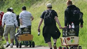 Was hat es mit dem himmel auf sich? Http Www Dw De Image 0 16795756 303 00 Jpg Vatertag Vater