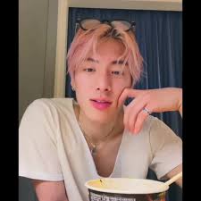 boyfriend eric calls while eating!!! #tbz #theboyz #eric #ericsohn @THE  BOYZ @THE BOYZ JAPAN OFFICIAL