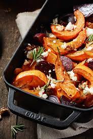 Kurbis Aus Dem Ofen Ein Leckeres Rezept Fur Kalte Herbsttage Mit Kurbis Rote Bete Feta Kase Und Walnussen Rezept Kurbis Zwi Rezepte Kurbisrezepte Essen