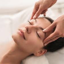 SPA all'Abetone: massaggio al viso mukha abhyanga