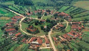 Care este cel mai mare sat (comuna) din romania? Cel Mai Ciudat Sat Din Romania Are Un Singur Locuitor Si Un Drum De 10 Km Din MarmurÄƒ