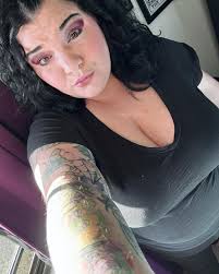 Karli Thomas (@birdsflyyhigh) • Instagram photos and videos