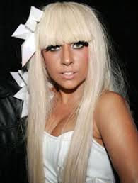 Lady Gaga come papinha de bebê para emagrecer