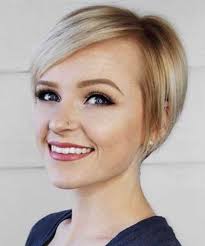Part pixie, part bowl cut, the blemished styling uncovers a spunky character. 20 Short Pixie Cuts For Round Faces Wass Sell
