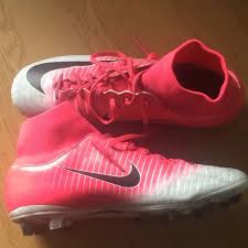 Den övre delen är utformad i en super mjuk teijin mikrofiber kvalitet som ger den mest optimala bollkontakt. Fotbollsskor Nike Nike Plick Second Hand