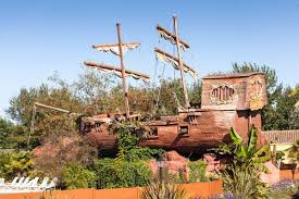 Camping Le Village Corsaire Des 2 Plages 4 Camping A Chatelaillon Plage Homair Iziva Com Chatelaillon Plage Plage Camping