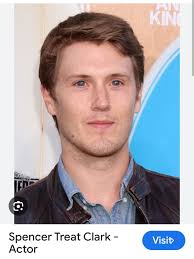 Is it me or does lily and Sarah look so alike 🤔🤔🤔