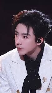 他光是坐在那里，就能够夺走我所有的关注 #刘宇宁 #帅就完事了