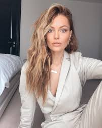 Caroline receveur is a french fashion blogger, television presenter and actress. Caroline Receveur On Instagram Same But Different Bridal Hair Inspiration Caroline Receveur Hair Hair Styles