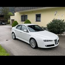 Image result for Bianco Dorato 2011 Alfa-Romeo