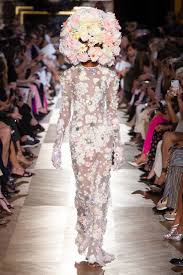 ✨ fashion, beauty, celebrities, lifestyle & travel ✉️ collab/promo: 13 Robes De La Fashion Week Haute Couture Automne Hiver 2018 2019 Qui Nous Inspirent Pour Un Mariage Vogue Paris