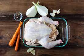 Sisihkan sekitar 100 ml air rebusan ayam untuk dijadikan kaldu. 5 Langkah Cara Merebus Ayam Hingga Empuk Kamus Masak