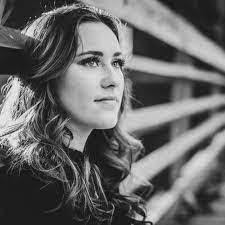 Beth Ragan's Instagram, Twitter & Facebook