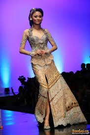 Mengapa nama anne avantie bisa begitu tenar di tanah air, terutama di dunia fashion? 96 Koleksi Anne Avantie Ideas Batik Kebaya Kebaya Indonesian Kebaya