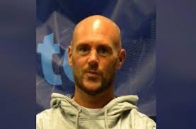 L'entraîneur de tennis Andrew Geddes jugé pour le viol de quatre  adolescentes