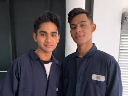 Lagu ini masih berupa single yang didistribusikan oleh label virtuosity production. Adzrin Didakwa Besar Kepala Saya Ada Masalah Pengangkutan Dan Tiada Penerangan Mengenai Rakaman Itu Hiburan Mstar