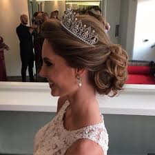 Pin By Zita Wedding Inspirations On Wedding Hairstyles Tiara Hairstyles Wedding Tiara Hairstyles Wedding Hairstyles Updo