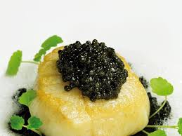 Saint Jacques Poelee Risotto A L Encre De Seiche Emulsion Au Parmesan Caviar Reserve Akitania Recette Recettes De Cuisine Risotto Saint Jacques Poelees