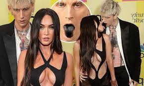 Megan fox and machine gun kelly appear to be creating a sweeping love story for the ages. Hdc Txkegn Sgm