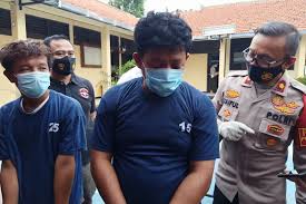 .kisah misteri jadul antv pengantar jenazah mencari kepala jenazah yg hilang, film jadul 80an, film horor indonesia terseram kisah nyata, teman tengah malam dikamar mayat horor, di ambil dari kisah nyata pasar berhantu seraamm, kisah misteri jadul antv arwah pengantin. Misteri Mayat Ibu Hamil Yang Dikubur Separuh Badan Di Jaktim Terungkap Antara News
