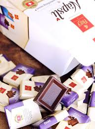 Handmade Wreath Gift Tags Tutorial Gifting Swiss Chocolat Frey Giveaway 12 18 Swiss Chocolate Frey Chocolate Brands