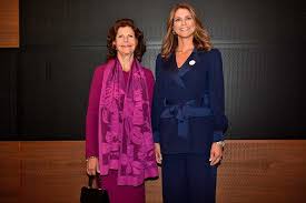Dieses foto der jungen prinzessin madeleine zeigt, wie sie ihre verantwortung von einem prinzessin madeleine heiratete ihren langjährigen freund und gepflasterten weg für viele in der. Queen Silvia And Princess Madeleine Attended Childhood Award 2019 Ceremony