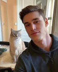 Ricordo- modella di moda Ben Bonnet fotografata per la campagna  pubblicitaria Armani Jeans e per Emporio Armani Intimo negli anni '90.  Fotografo? @giorgioarmani @emporioarmani #benbonnet #90smalefashionmodel  #adcampaign #printads #armanijeans ...