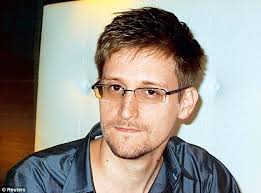 Edward joseph snowden is born in elizabeth city, n.c. Edward Snowden I Like My Girlish Figure How Nsa Leaker Snowden Bragged About His Physique Online And His Ability To Attract Nubile Young Girls Daily Mail Online