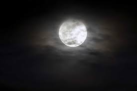 Перевод контекст luna piena c итальянский на русский от reverso context: La Splendida Luna Piena Del Lombrico Saluta La Primavera Sara Una Delle Piu Grandi Dell Anno Greenme