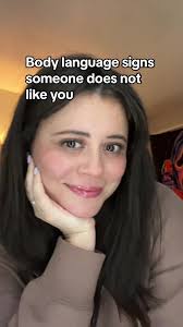 Body Language Signs Someone Doesn't Like You