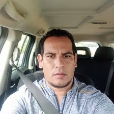 Poderoso ministro del gobierno de Honduras y esposo de la candidata  presidencial oficialista Rixi Moncada , amenaza al periodista y diputado de  la oposición Mauricio Rivera.