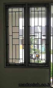 Taman mungil, pagar minimalis, teras yang sejuk, teralis jendela, serta untuk interiornya: Harga Teralis Jendela Minimalis Wates Kulon Progo Madaniah