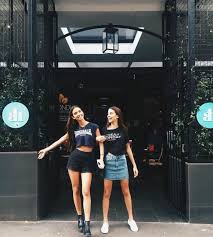 « comment bien s'habiller », « comment avoir du style », « comment être élégant », apprendre à repérer les vêtements de qualité, affûter son instinct de la mode, découvrir les marques qui sortent du lot : 1001 Idees Comment Porter Tenue Swag Avec De La Confiance En Soi Meme Tenue Swag Photographie D Ami Idees De Style