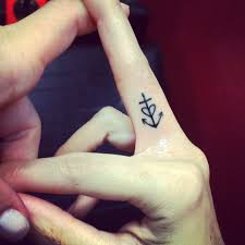 Glaube liebe hoffnung tattoo damen handgelenk motive klein #tattoo. Pin Auf Tattoos