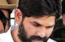 Former mla from congress, ramesh jarkiholi showed his support to kampli constituency congress mla j n ganesh, here on wednesday, february 20, and suspected the hand of a congress leader in the fight between mla anand singh and j n ganesh in the eagleton resort that took place on january 20, 2019. Anand Singh Is Still My Brother Says Kampli Mla Jn Ganesh Now The New Indian Express